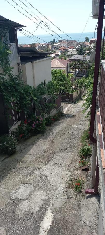 Гостевой Дом В Гагре Gagra Bagian luar foto